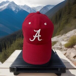 Brand‎ New Captivating Headgear Cap Alabama Crimson Tide Adjustable Strap Back